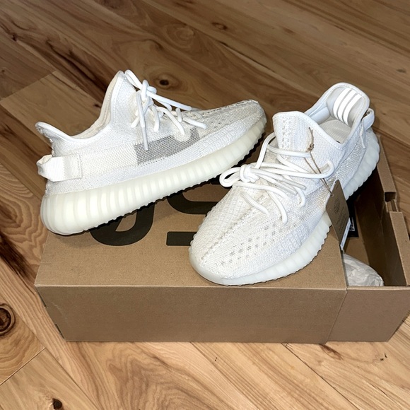 Yeezy boost 350 V2 Bone - Unisex sizing - Men 6.5 / Women 7.5 - Picture 1 of 8